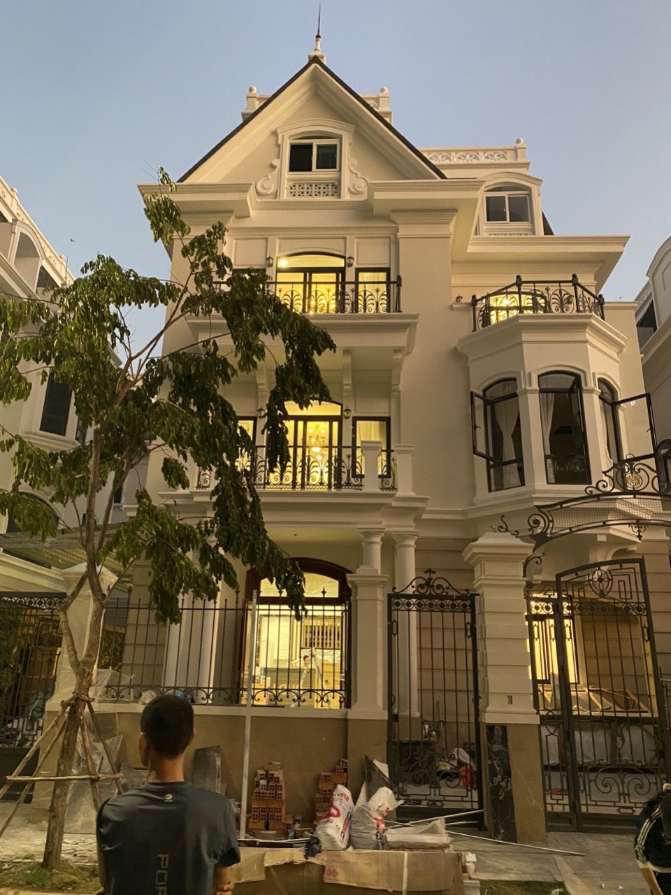 THI CÔNG BIỆT THỰ A PHƯƠNG