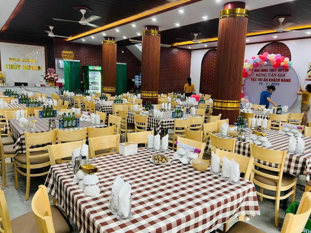 NHÀ HÀNG THỦY HUYỀN