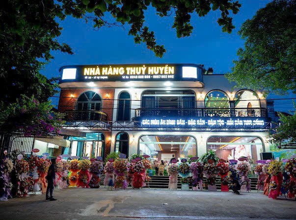 NHÀ HÀNG THỦY HUYỀN