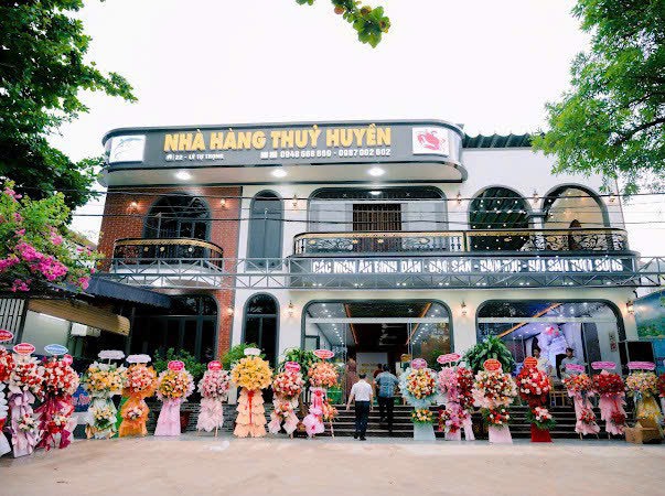 NHÀ HÀNG THỦY HUYỀN